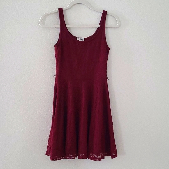 Burgundy dress with lace - Picture 1 of 4